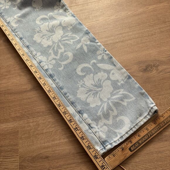 Playboy by PacSun Floral Bunny Logo Jeans Women’s Size 28 Light Wash Denim NWT - Picture 9 of 10